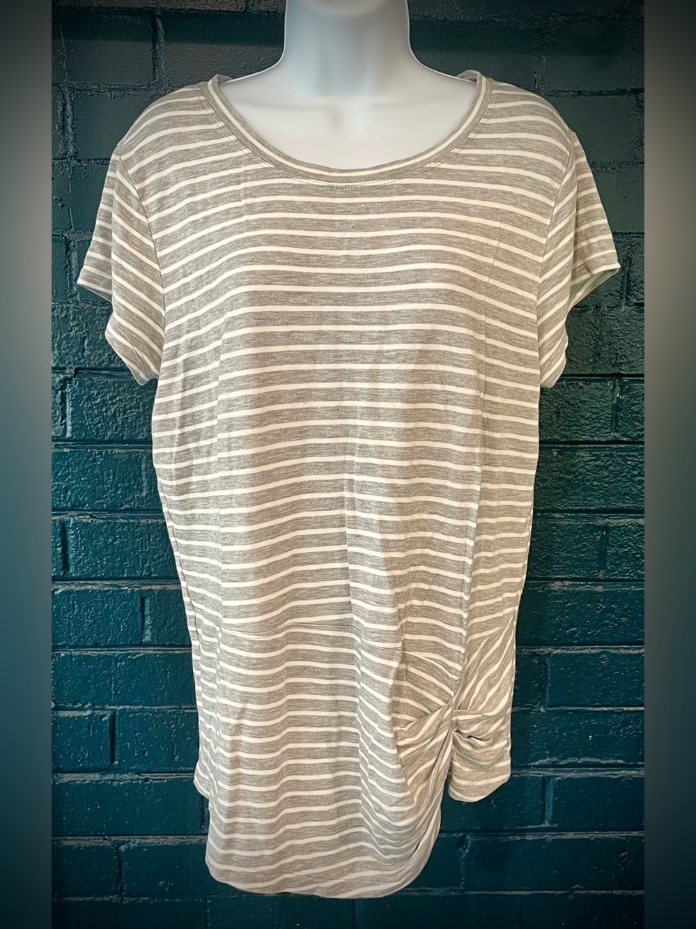 Striped Short-Sleeve Knot Hem Top - Cream & White